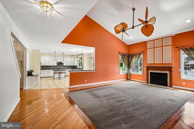 28 CASTLETON LN, Moorestown, NJ 08057