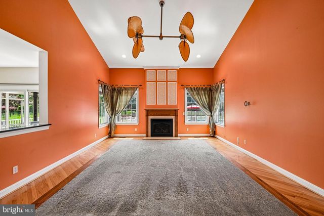 28 CASTLETON LN, Moorestown, NJ 08057