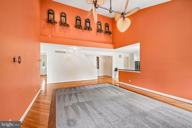 28 CASTLETON LN, Moorestown, NJ 08057