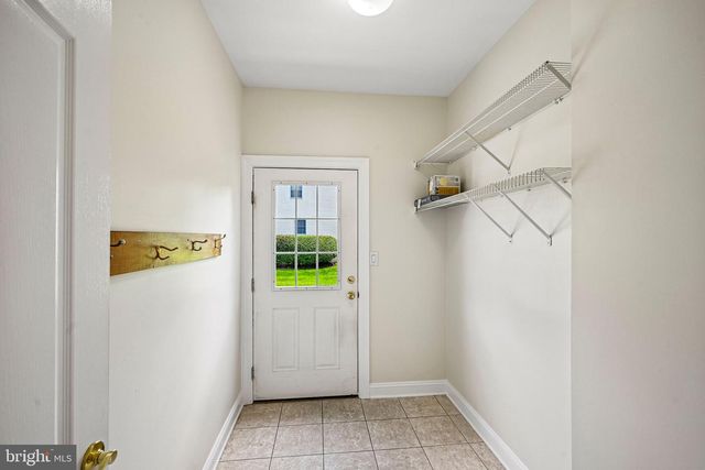 28 CASTLETON LN, Moorestown, NJ 08057