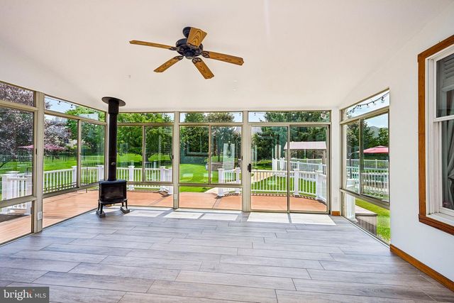28 CASTLETON LN, Moorestown, NJ 08057