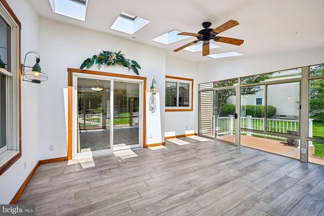 28 CASTLETON LN, Moorestown, NJ 08057