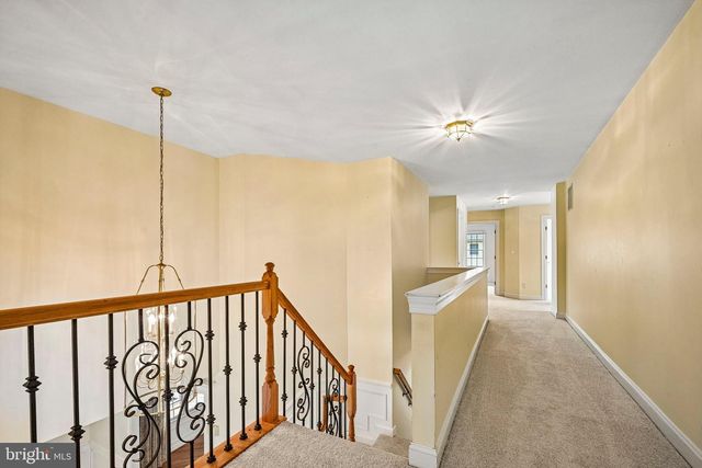 28 CASTLETON LN, Moorestown, NJ 08057