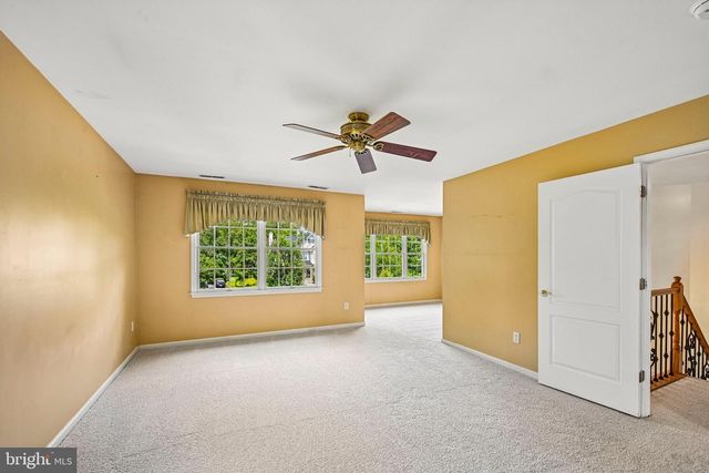 28 CASTLETON LN, Moorestown, NJ 08057