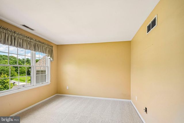 28 CASTLETON LN, Moorestown, NJ 08057