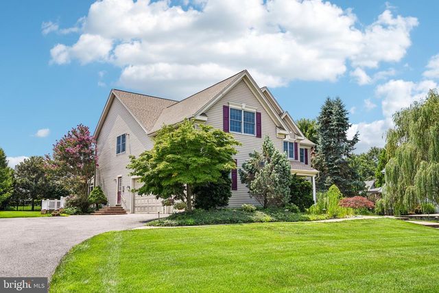 28 CASTLETON LN, Moorestown, NJ 08057