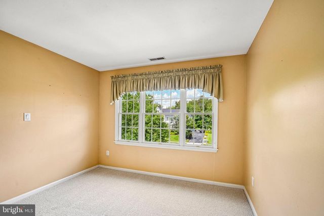 28 CASTLETON LN, Moorestown, NJ 08057