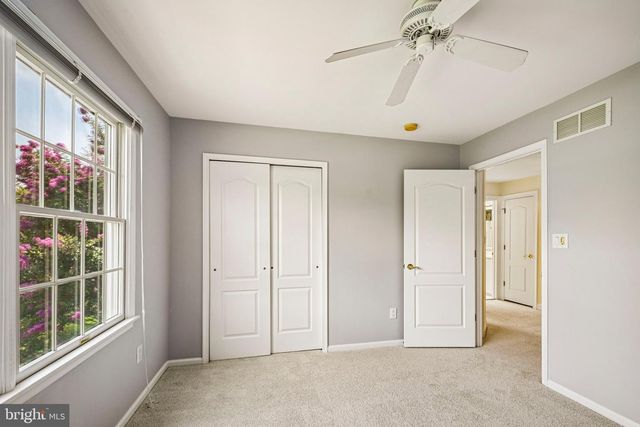 28 CASTLETON LN, Moorestown, NJ 08057