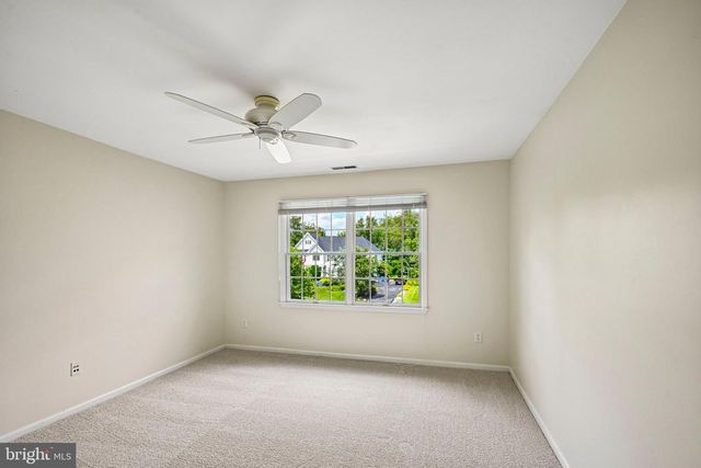 28 CASTLETON LN, Moorestown, NJ 08057
