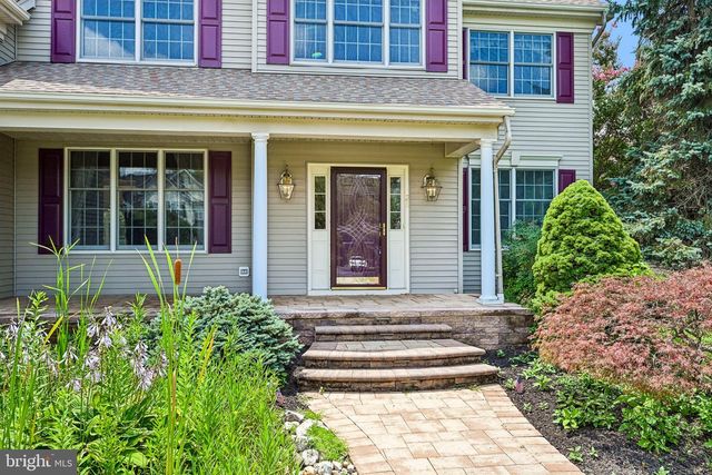 28 CASTLETON LN, Moorestown, NJ 08057