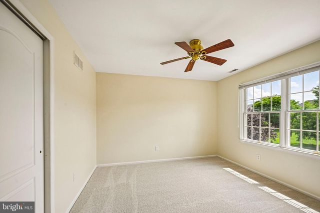 28 CASTLETON LN, Moorestown, NJ 08057
