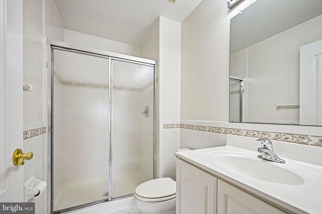 28 CASTLETON LN, Moorestown, NJ 08057