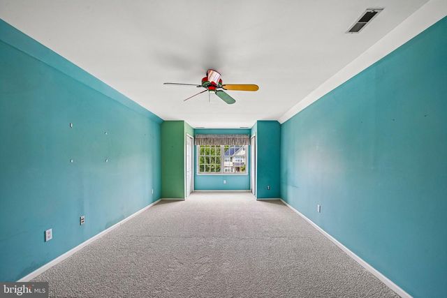 28 CASTLETON LN, Moorestown, NJ 08057