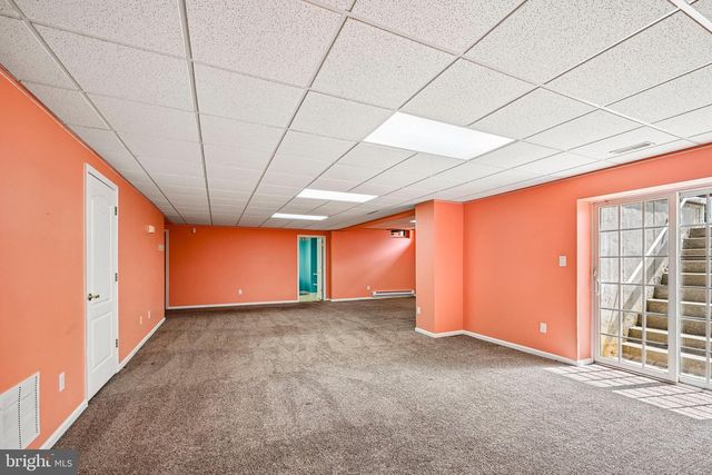 28 CASTLETON LN, Moorestown, NJ 08057