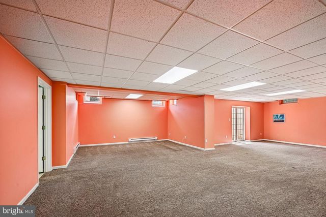 28 CASTLETON LN, Moorestown, NJ 08057