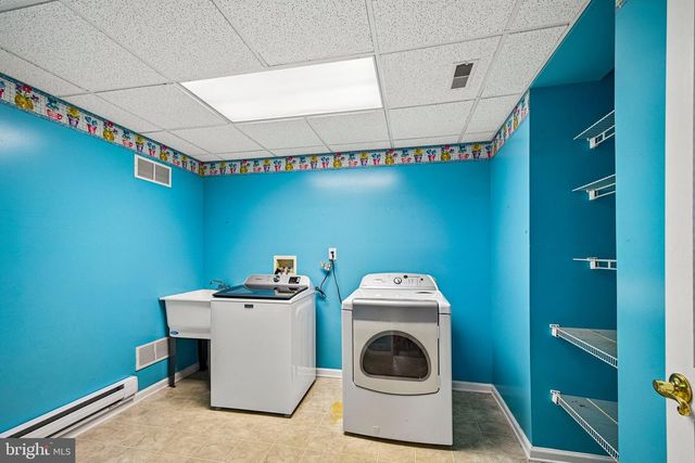 28 CASTLETON LN, Moorestown, NJ 08057