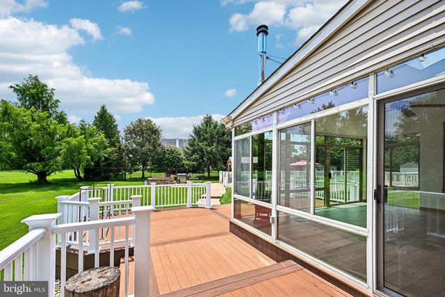 28 CASTLETON LN, Moorestown, NJ 08057