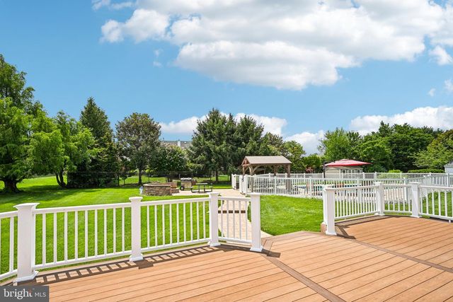 28 CASTLETON LN, Moorestown, NJ 08057