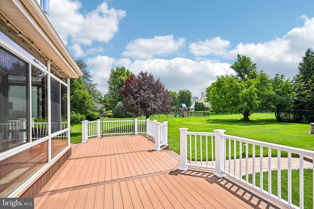28 CASTLETON LN, Moorestown, NJ 08057