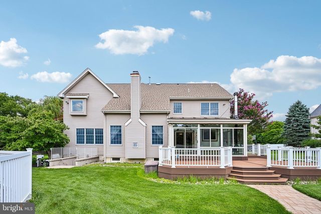 28 CASTLETON LN, Moorestown, NJ 08057