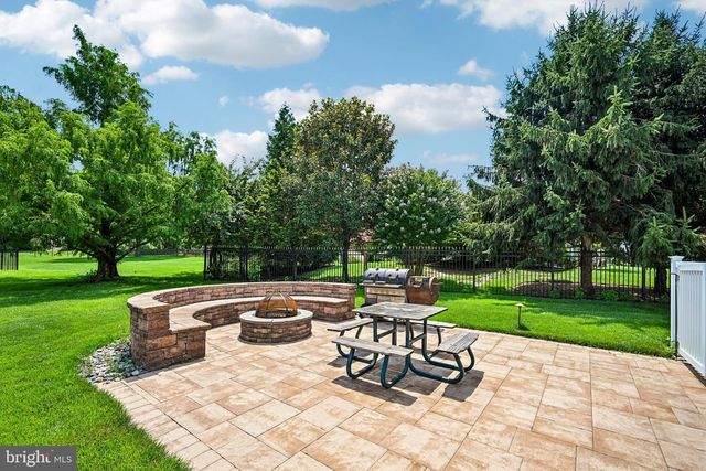 28 CASTLETON LN, Moorestown, NJ 08057