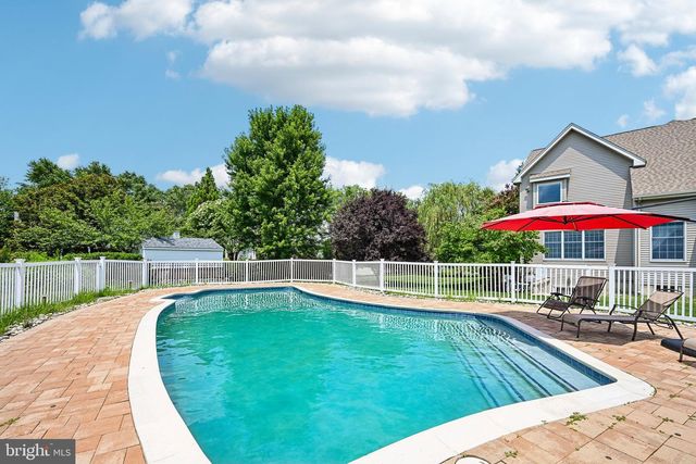 28 CASTLETON LN, Moorestown, NJ 08057