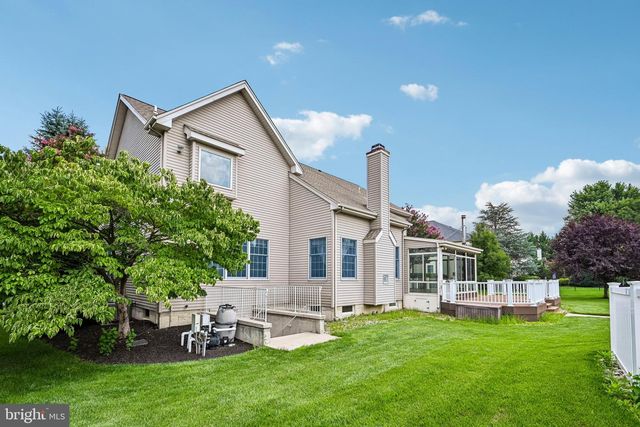 28 CASTLETON LN, Moorestown, NJ 08057