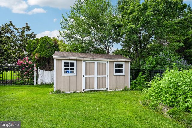 28 CASTLETON LN, Moorestown, NJ 08057