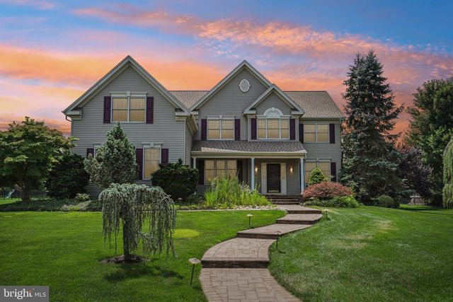 28 CASTLETON LN, Moorestown, NJ 08057