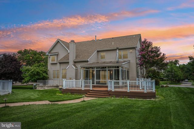 28 CASTLETON LN, Moorestown, NJ 08057