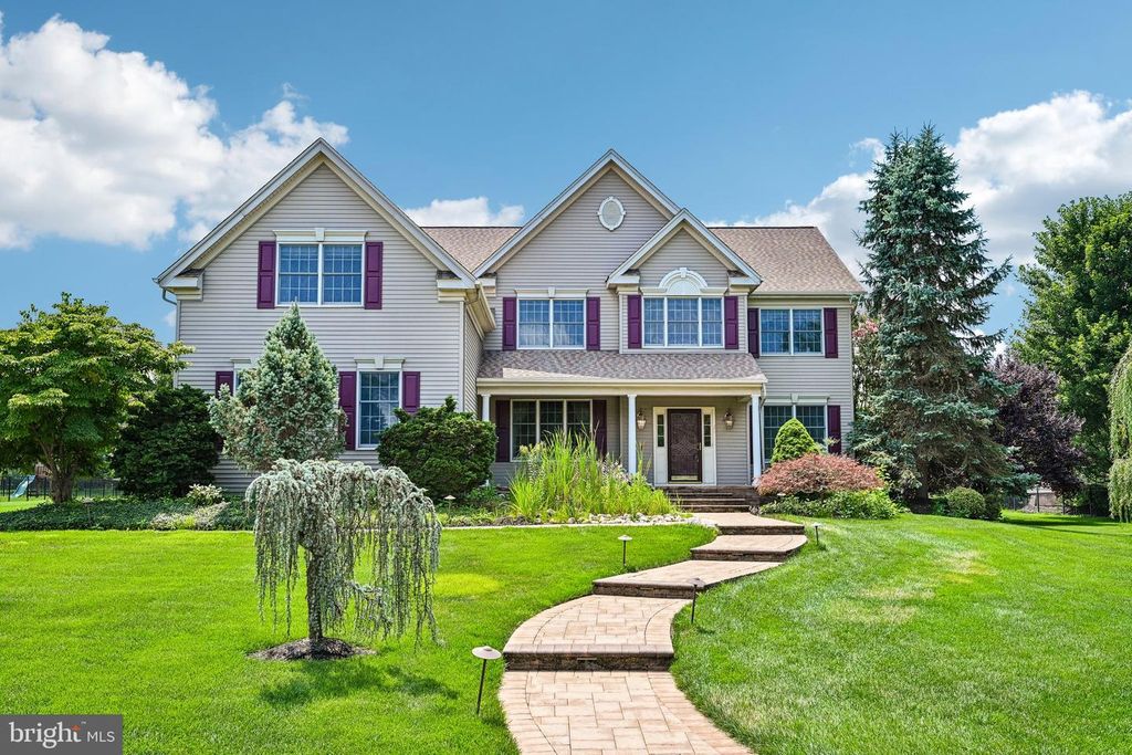 28 CASTLETON LN, Moorestown, NJ 08057