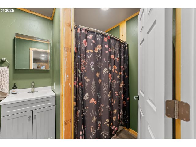 291 CALLAHAN Rd, Roseburg, OR 97471