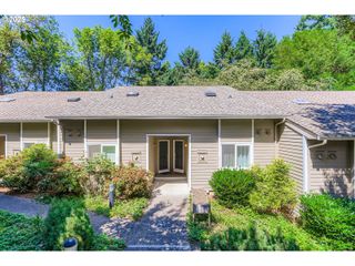 4570 Sw COMUS Pl 8-D, Portland, OR 97219