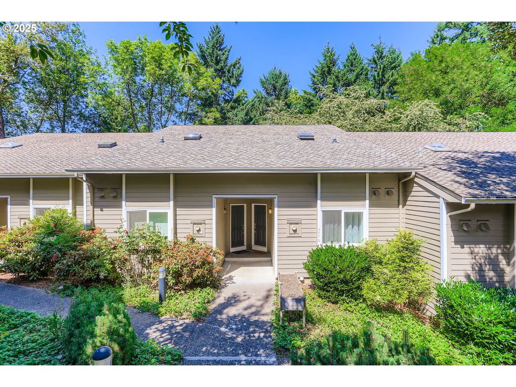 4570 Sw COMUS Pl 8-D, Portland, OR 97219