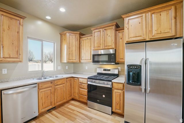 7924 S RANCHHAND RD, West Jordan, UT 84081