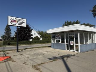 15801 E 10 Mile Road, Eastpointe, MI 48021