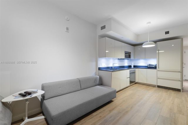 1010 Brickell Ave 3710, Miami, FL 33131