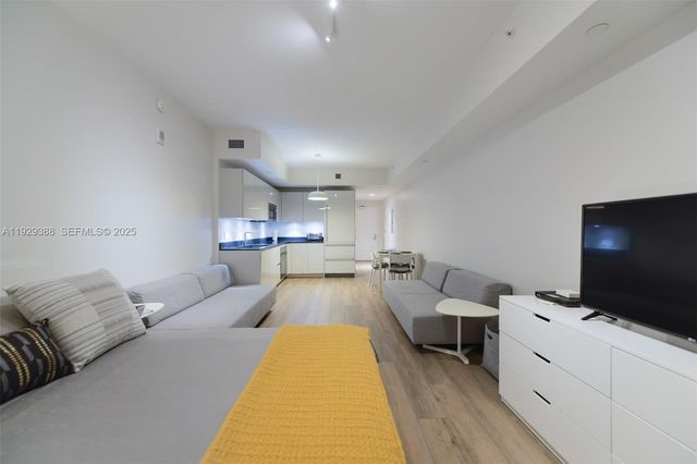 1010 Brickell Ave 3710, Miami, FL 33131