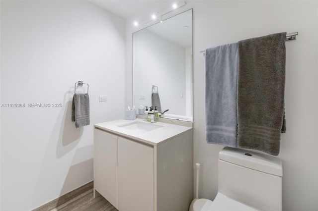 1010 Brickell Ave 3710, Miami, FL 33131