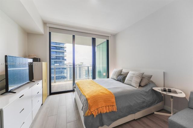 1010 Brickell Ave 3710, Miami, FL 33131