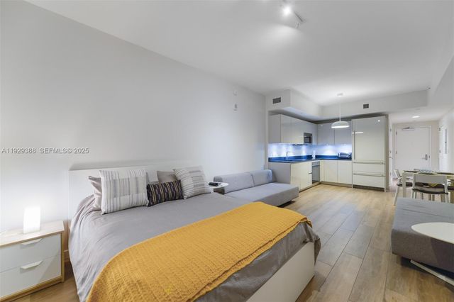 1010 Brickell Ave 3710, Miami, FL 33131