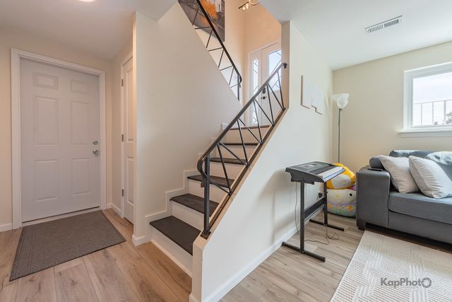 818 Brentwood Court, Schaumburg, IL 60193