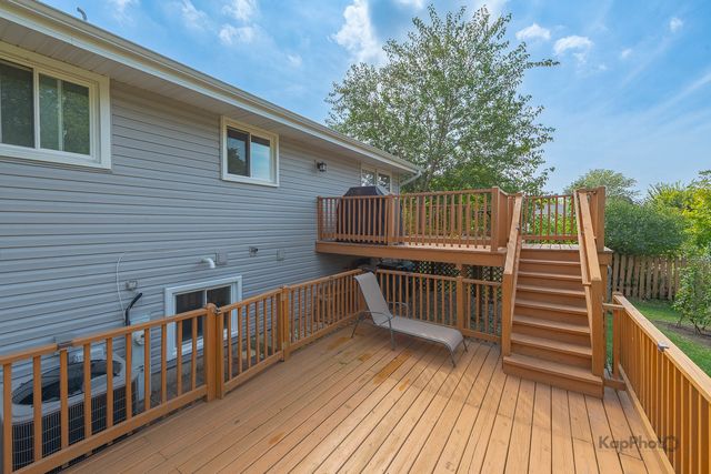 818 Brentwood Court, Schaumburg, IL 60193