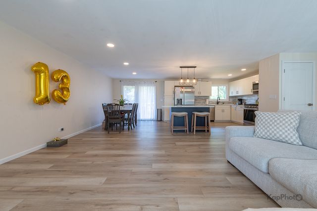 818 Brentwood Court, Schaumburg, IL 60193