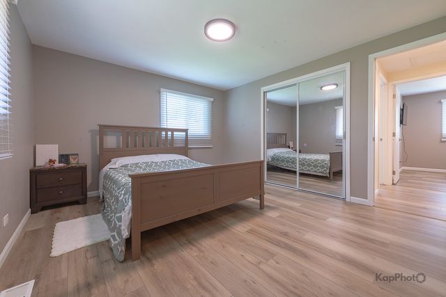 818 Brentwood Court, Schaumburg, IL 60193