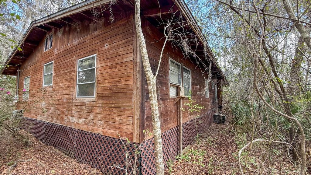 Image 15 of property listing at 237 HIGHLAND DRIVE, Hawthorne, FL 32640