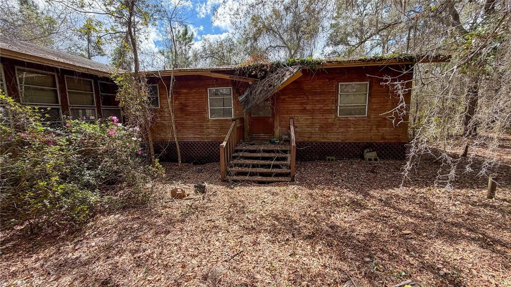 Image 17 of property listing at 237 HIGHLAND DRIVE, Hawthorne, FL 32640