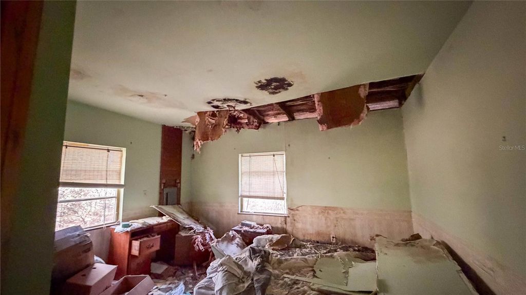 Image 25 of property listing at 237 HIGHLAND DRIVE, Hawthorne, FL 32640