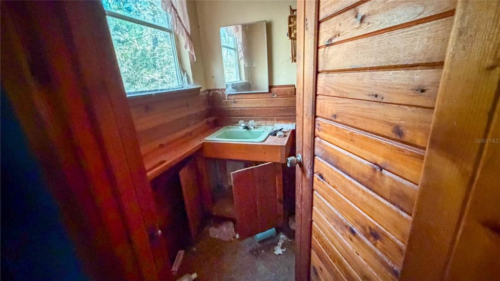 Image 27 of property listing at 237 HIGHLAND DRIVE, Hawthorne, FL 32640