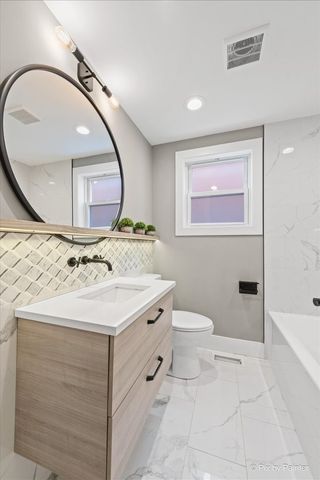 3863 N Oriole Avenue, Chicago, IL 60634